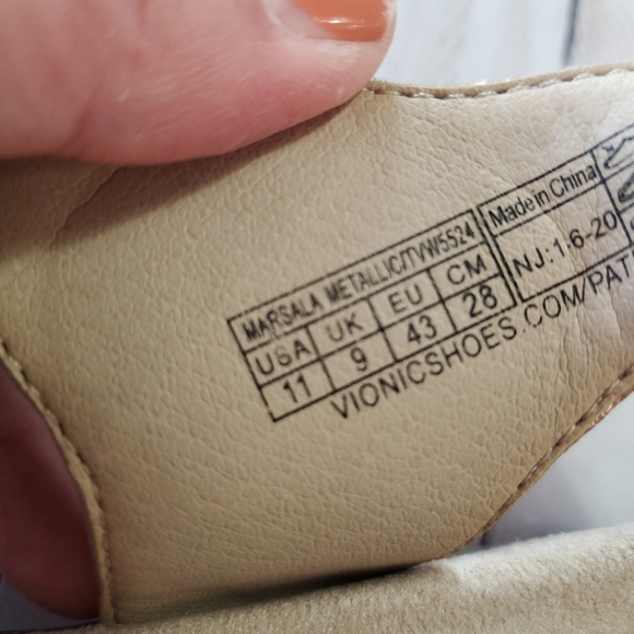 Vionic Marsala Sandal Never Worn - Picture 3 of 17